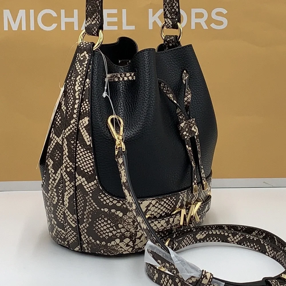 MICHAEL KORS  Reed Md Pebbled Leather Belted Bucket Messenger Satchel Crossbody